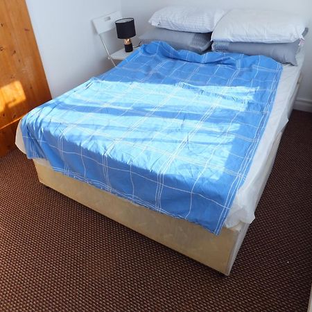 Many Worlds Meet - Eurostar, Wimbledon 30 Mins, Central London, Gatwick 15 Mins - Spacious, Sleeps Up To 16 Plus Cot - Free Wifi, Parking - Next To Lloyd Park, Great For Families, Walkers, Relocators - Ideal For Contractors Croydon Buitenkant foto