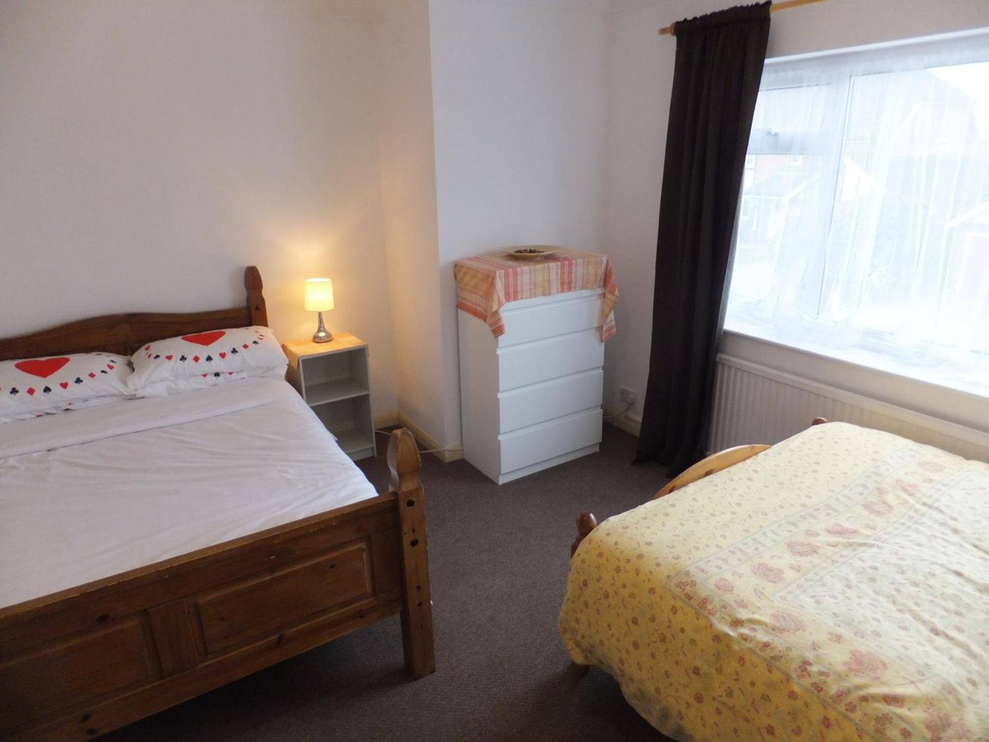Many Worlds Meet - Eurostar, Wimbledon 30 Mins, Central London, Gatwick 15 Mins - Spacious, Sleeps Up To 16 Plus Cot - Free Wifi, Parking - Next To Lloyd Park, Great For Families, Walkers, Relocators - Ideal For Contractors Croydon Buitenkant foto