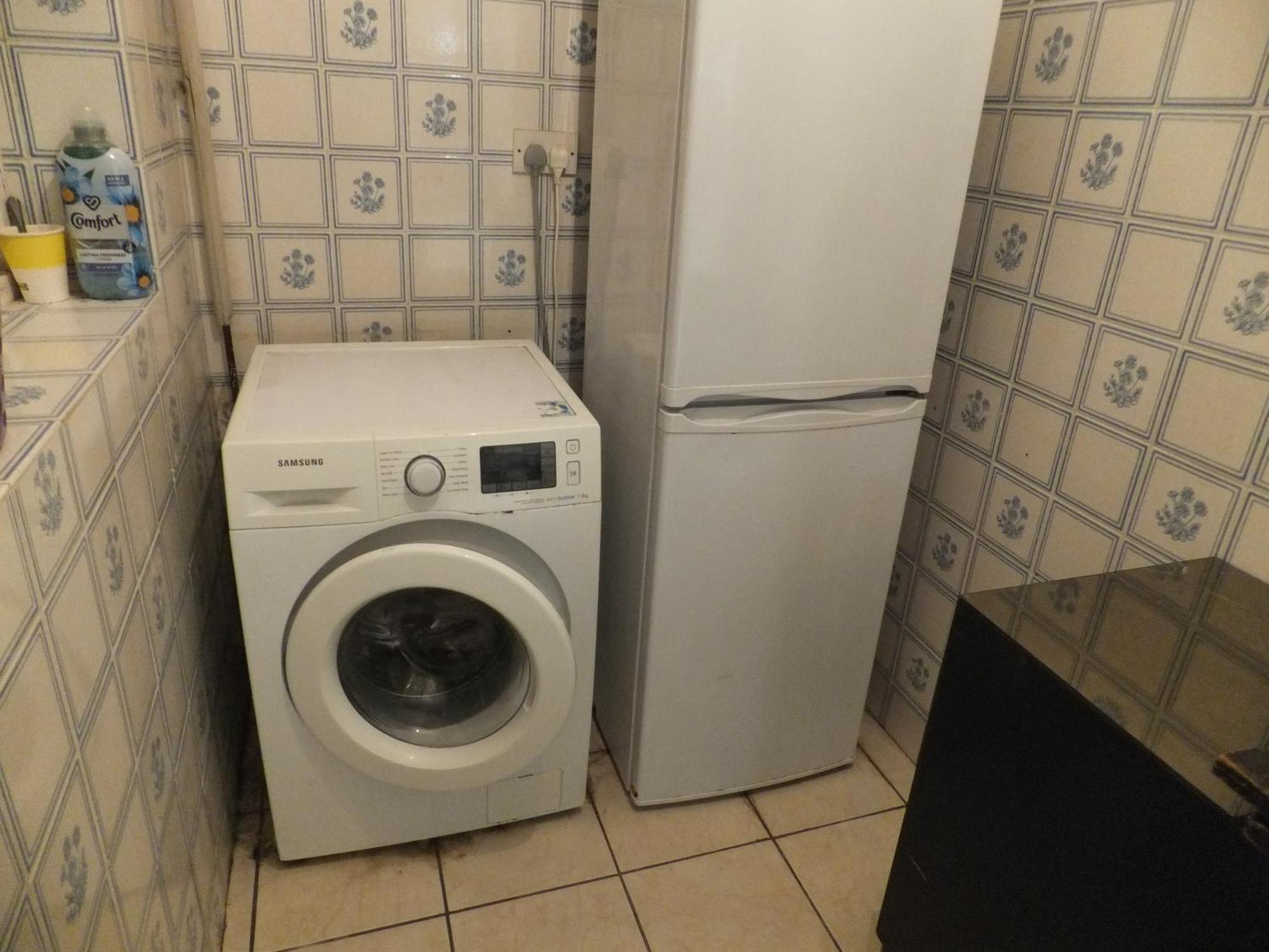 Many Worlds Meet - Eurostar, Wimbledon 30 Mins, Central London, Gatwick 15 Mins - Spacious, Sleeps Up To 16 Plus Cot - Free Wifi, Parking - Next To Lloyd Park, Great For Families, Walkers, Relocators - Ideal For Contractors Croydon Buitenkant foto