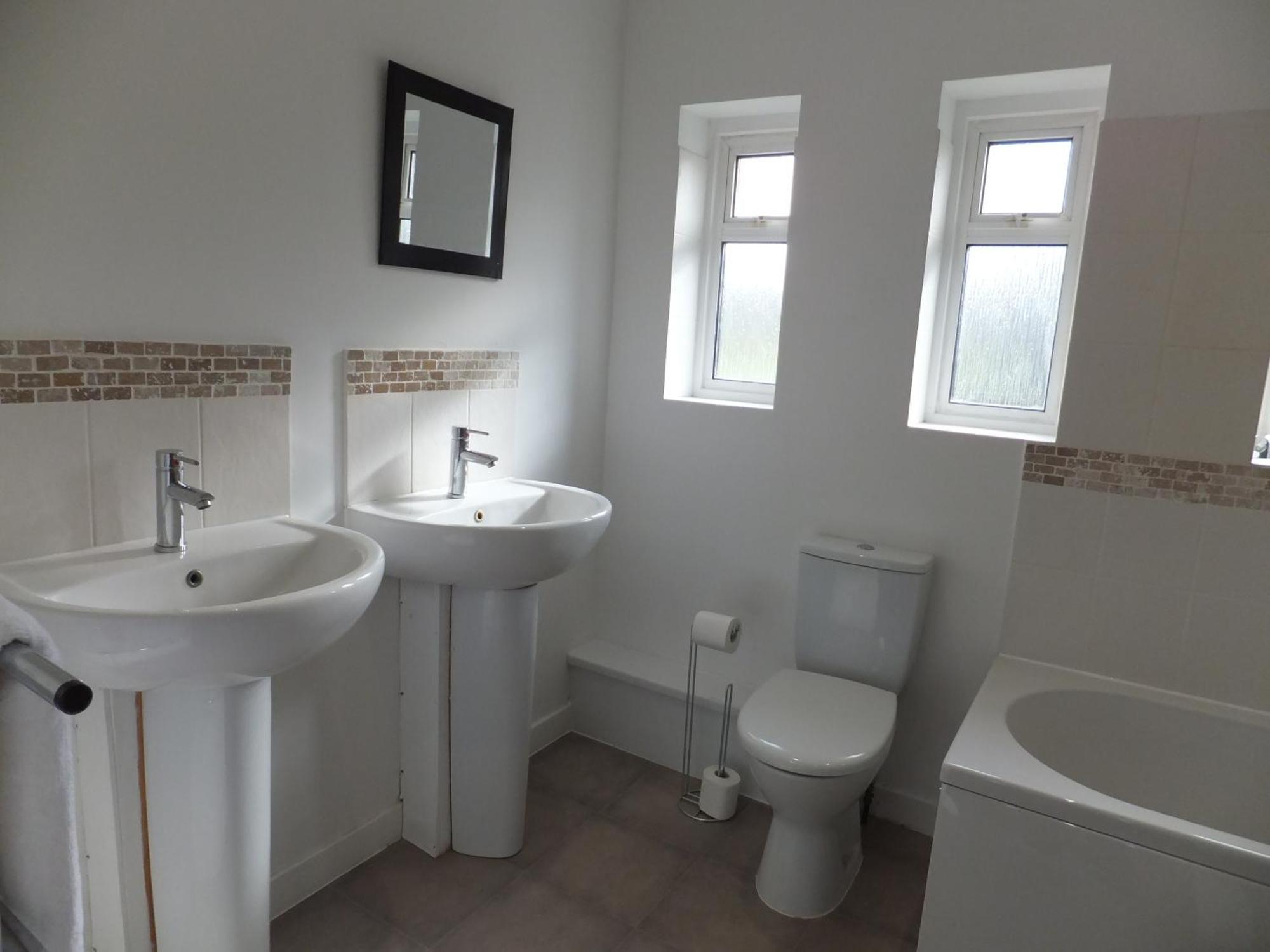 Many Worlds Meet - Eurostar, Wimbledon 30 Mins, Central London, Gatwick 15 Mins - Spacious, Sleeps Up To 16 Plus Cot - Free Wifi, Parking - Next To Lloyd Park, Great For Families, Walkers, Relocators - Ideal For Contractors Croydon Buitenkant foto