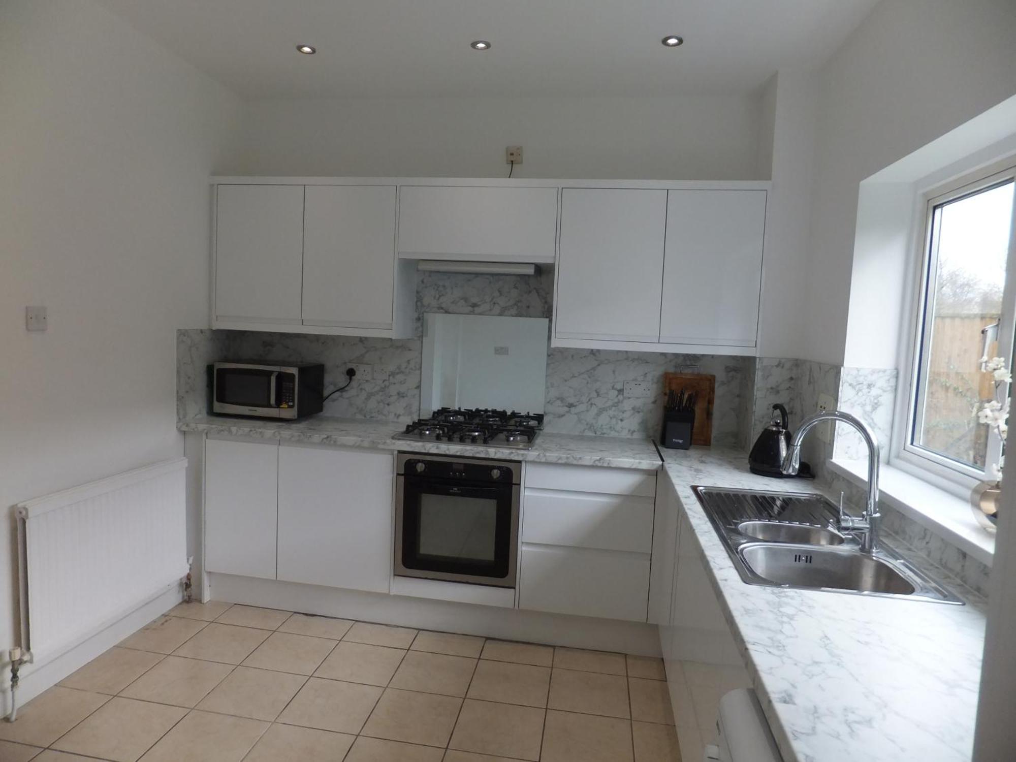 Many Worlds Meet - Eurostar, Wimbledon 30 Mins, Central London, Gatwick 15 Mins - Spacious, Sleeps Up To 16 Plus Cot - Free Wifi, Parking - Next To Lloyd Park, Great For Families, Walkers, Relocators - Ideal For Contractors Croydon Buitenkant foto