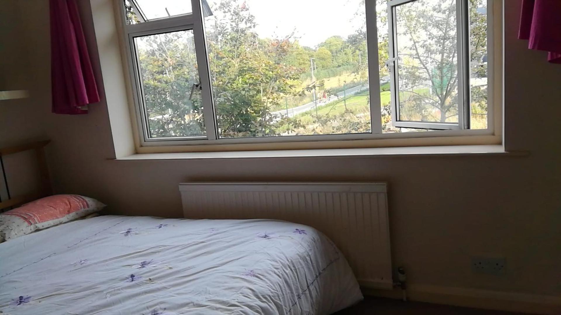 Many Worlds Meet - Eurostar, Wimbledon 30 Mins, Central London, Gatwick 15 Mins - Spacious, Sleeps Up To 16 Plus Cot - Free Wifi, Parking - Next To Lloyd Park, Great For Families, Walkers, Relocators - Ideal For Contractors Croydon Buitenkant foto