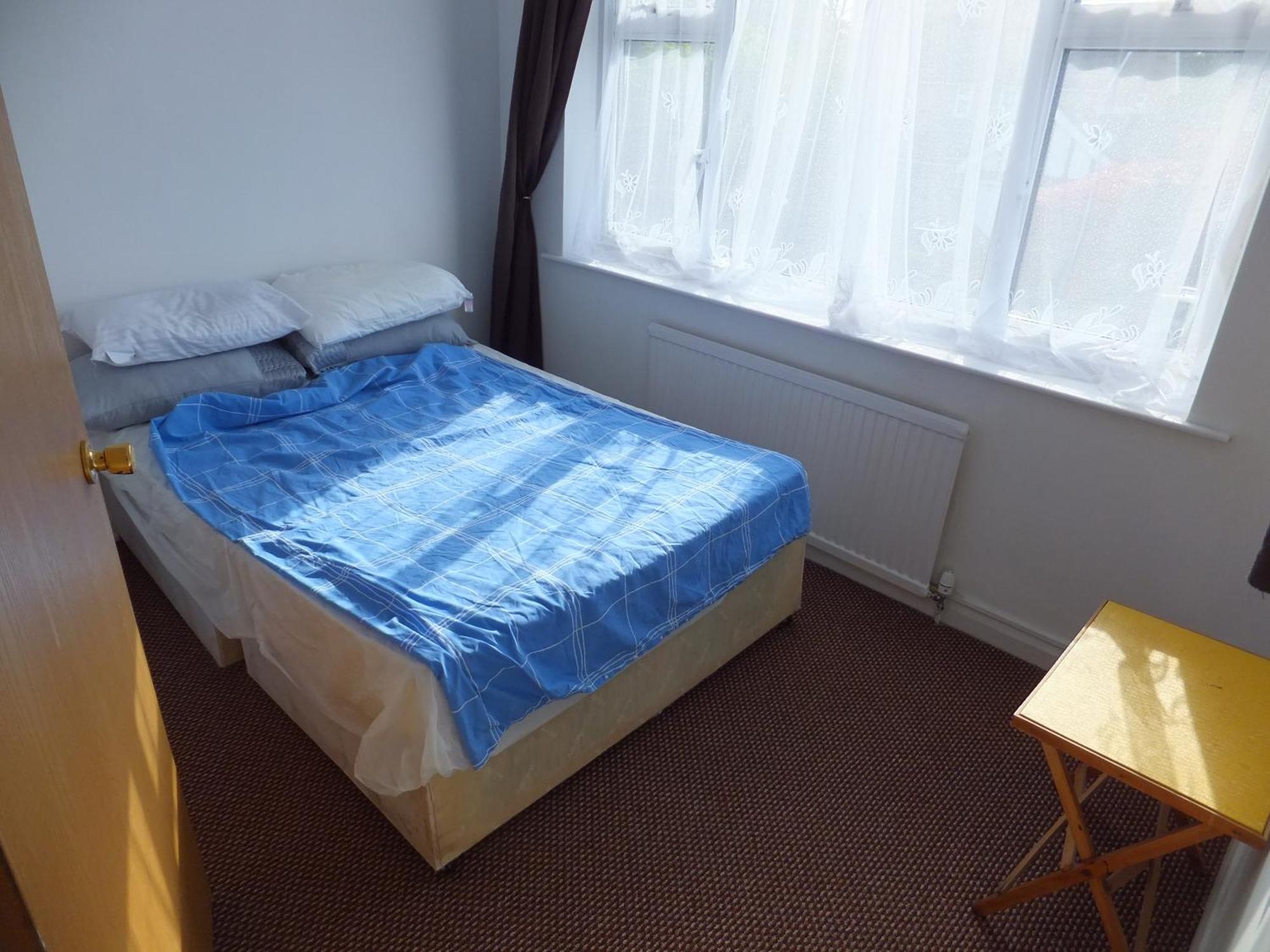 Many Worlds Meet - Eurostar, Wimbledon 30 Mins, Central London, Gatwick 15 Mins - Spacious, Sleeps Up To 16 Plus Cot - Free Wifi, Parking - Next To Lloyd Park, Great For Families, Walkers, Relocators - Ideal For Contractors Croydon Buitenkant foto